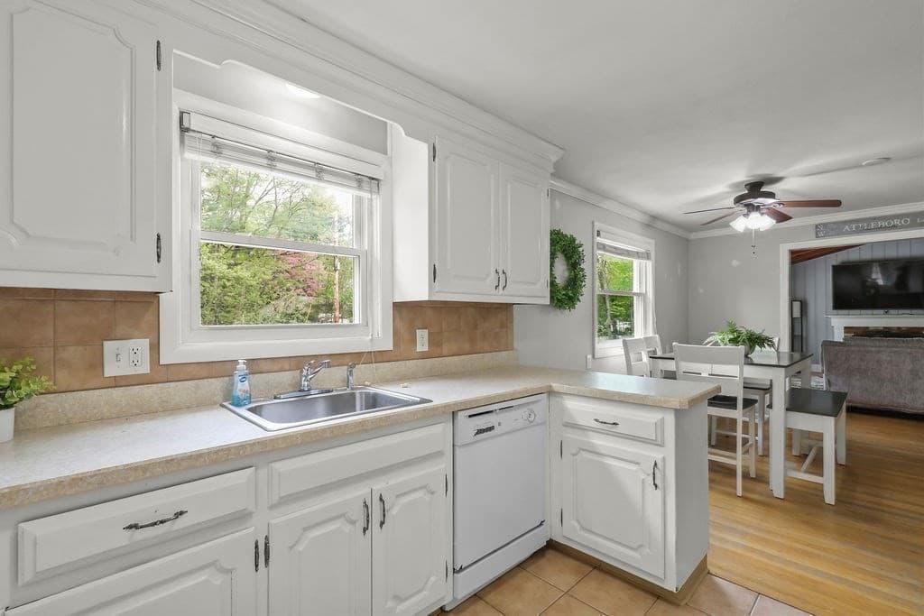 Single Family Residence at 3 Willett Drive, Attleboro MA 02703, Attleboro, photo 9 of 30