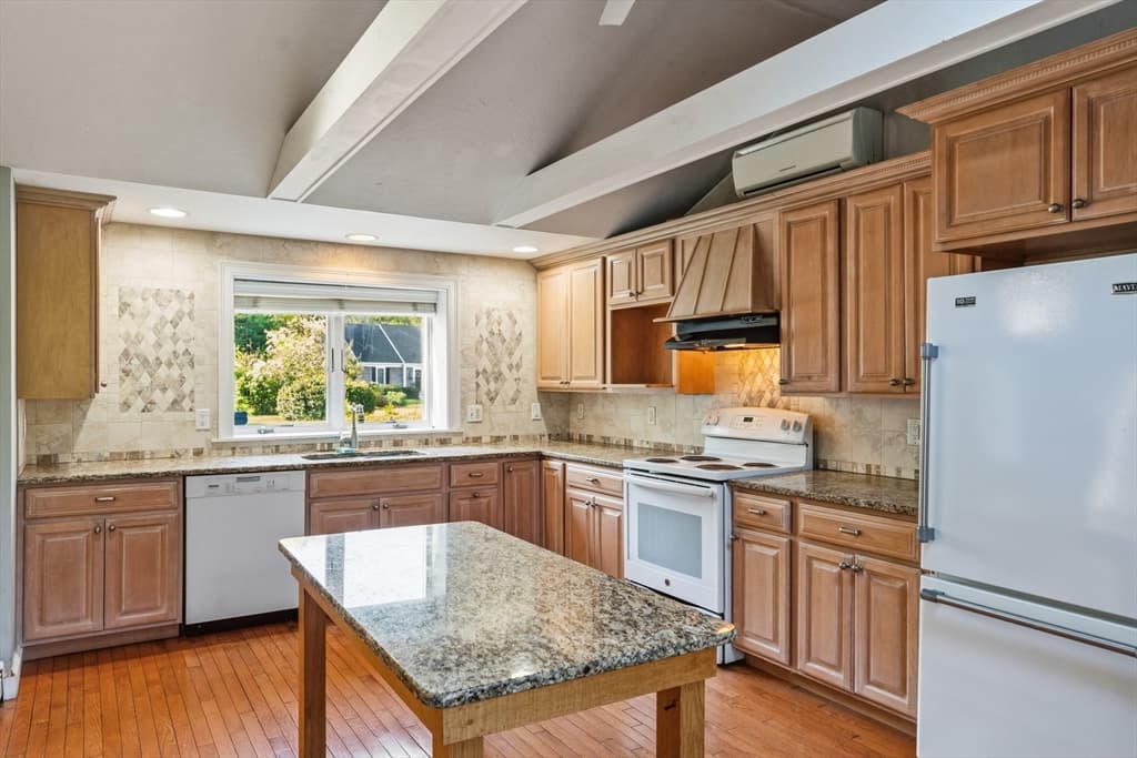 9 E Harbor Cir, Falmouth MA 02536 photo 6