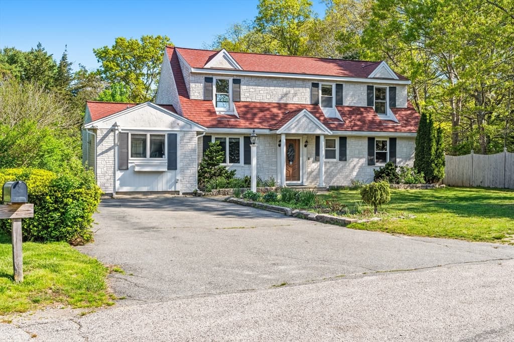 9 E Harbor Cir, Falmouth MA 02536