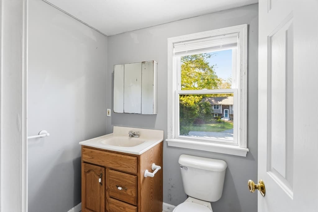 9 E Harbor Cir, Falmouth MA 02536 photo 8