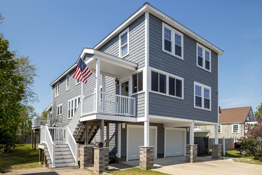 67 Newport Rd, Hull MA 02045