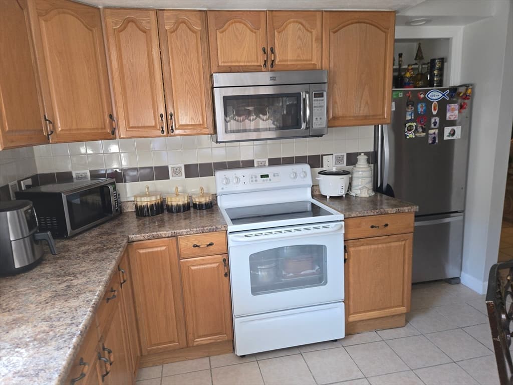 3 Family at 73 Francis St, Everett MA 02149, Everett, photo 10 of 23