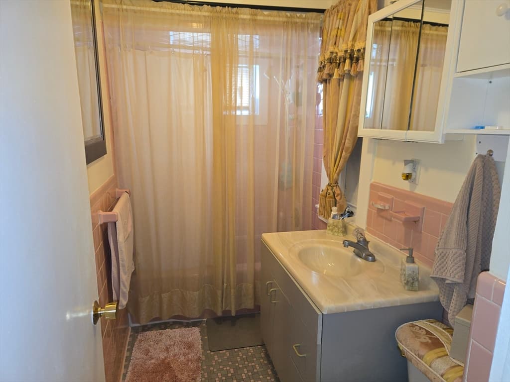 3 Family at 73 Francis St, Everett MA 02149, Everett, photo 8 of 23