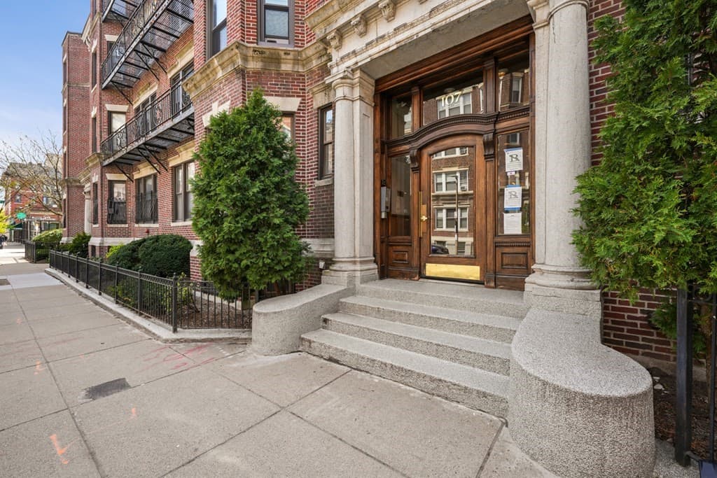 Condominium at 107 Jersey # 15, Boston MA 02215, photo 28 of 31