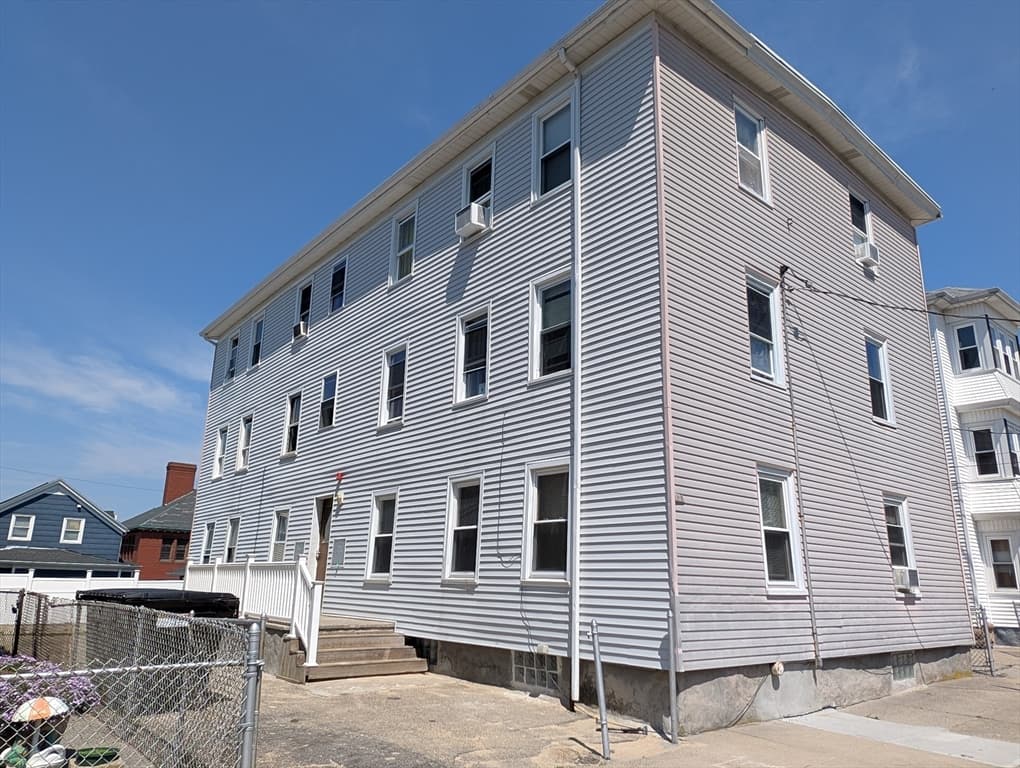 131 Thomas St, Fall River MA 02723