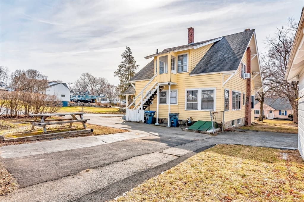 Single Family Residence at 219 Pelham Street, Methuen MA 01844, Methuen, photo 2 of 42