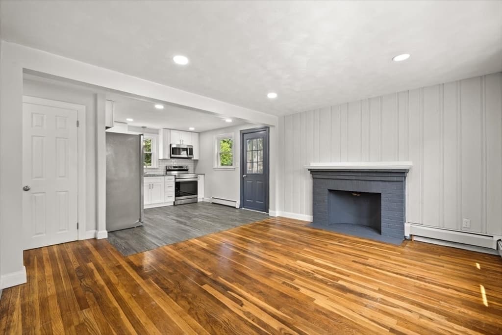 Single Family Residence at 15 Boyden Drive, Foxboro MA 02035, photo 10 of 40