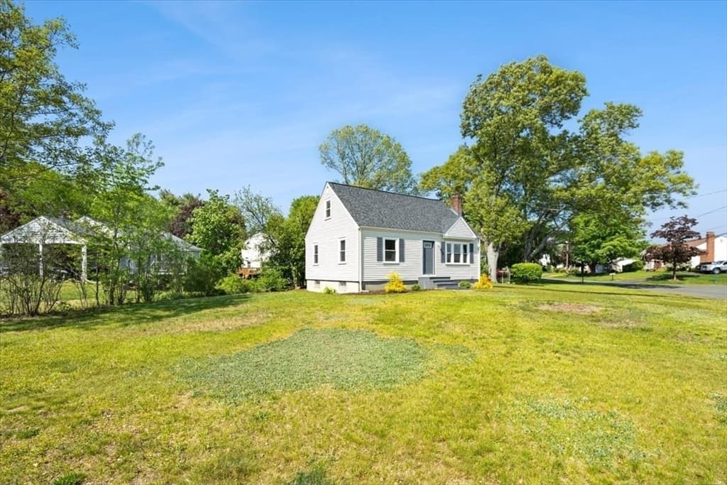Single Family Residence at 15 Boyden Drive, Foxboro MA 02035, photo 4 of 40