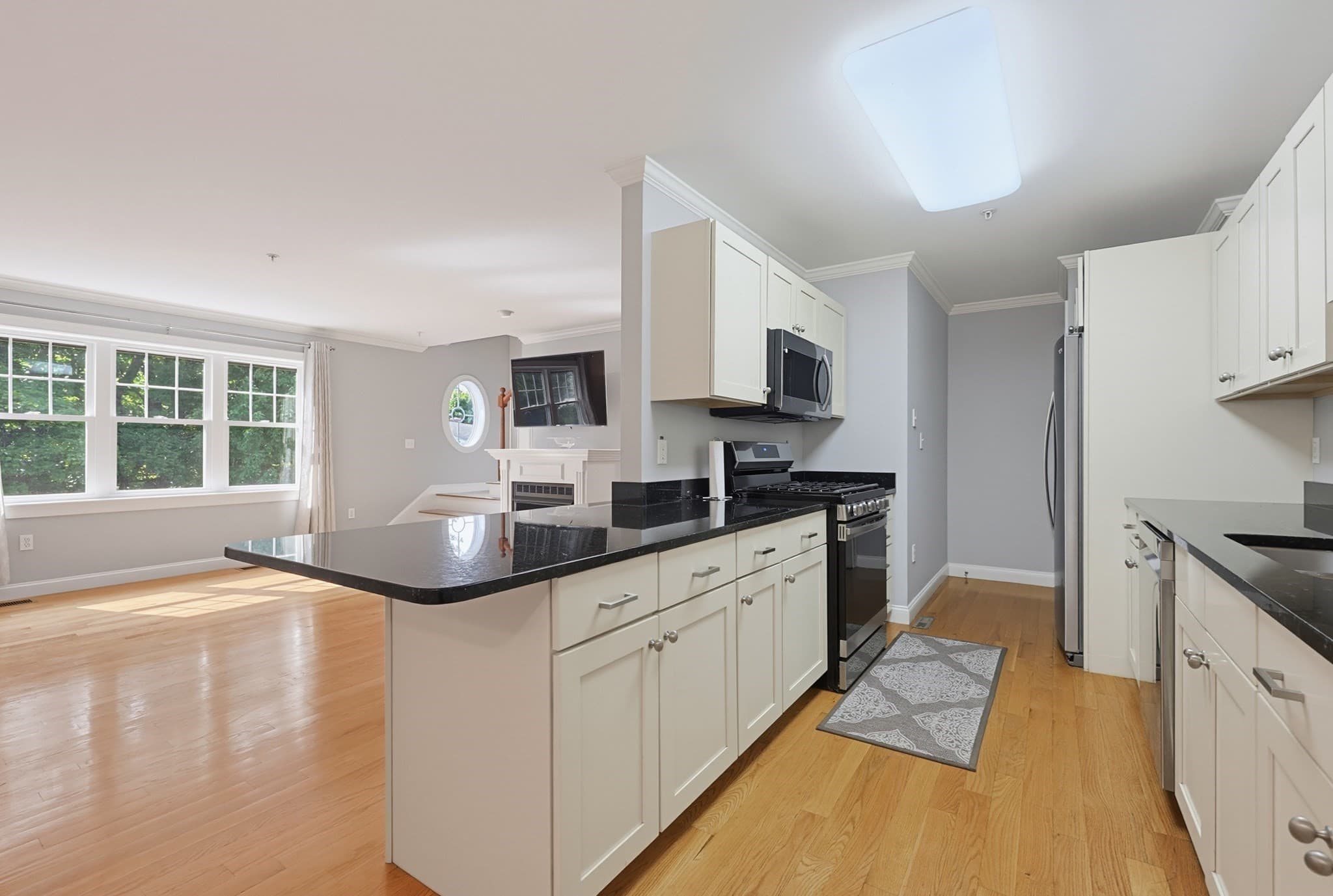 Condominium at 501 Cabot St # 2, Beverly MA 01915, Beverly, photo 7 of 28