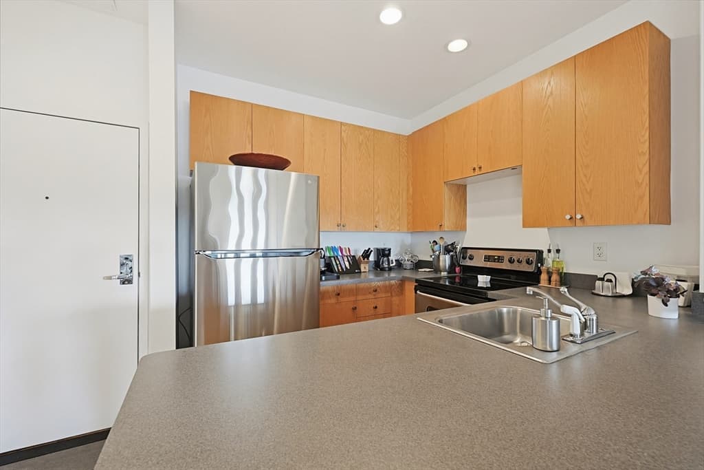 72 Ashland St # 410, Malden MA 02148 photo 31