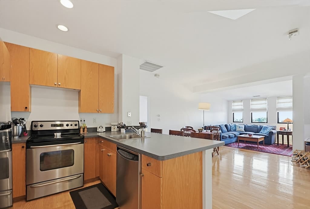 72 Ashland St # 410, Malden MA 02148 photo 4