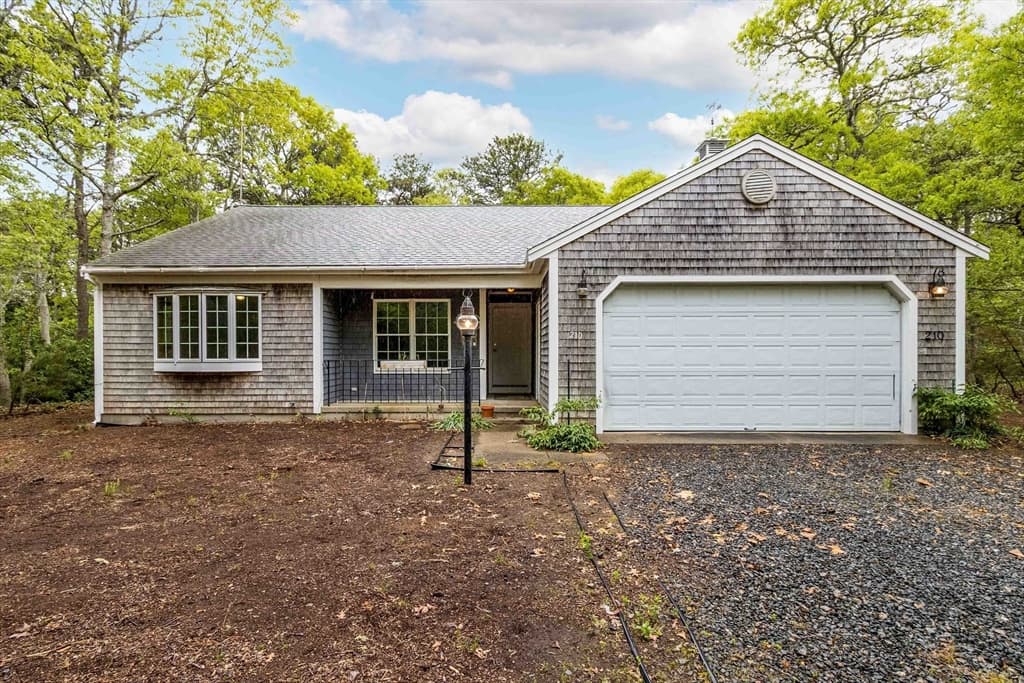 210 Pine Bluff Rd, Brewster MA 02631