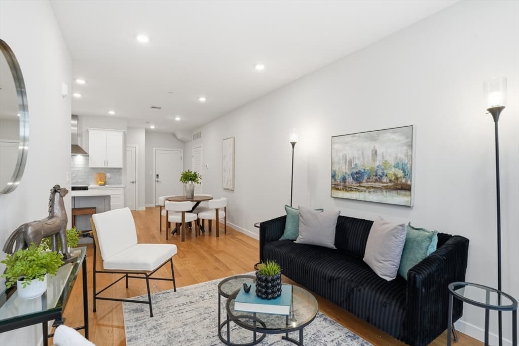 Condominium at 267 Old Colony # 311, Boston MA 02127, Boston, photo 14 of 41