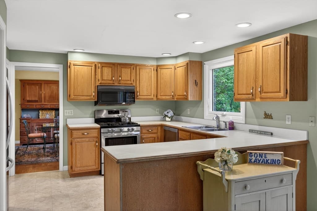 Single Family Residence at 45 Eastview Ter, Barnstable MA 02648, photo 13 of 31