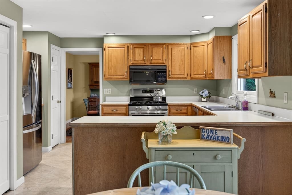 Single Family Residence at 45 Eastview Ter, Barnstable MA 02648, photo 14 of 31