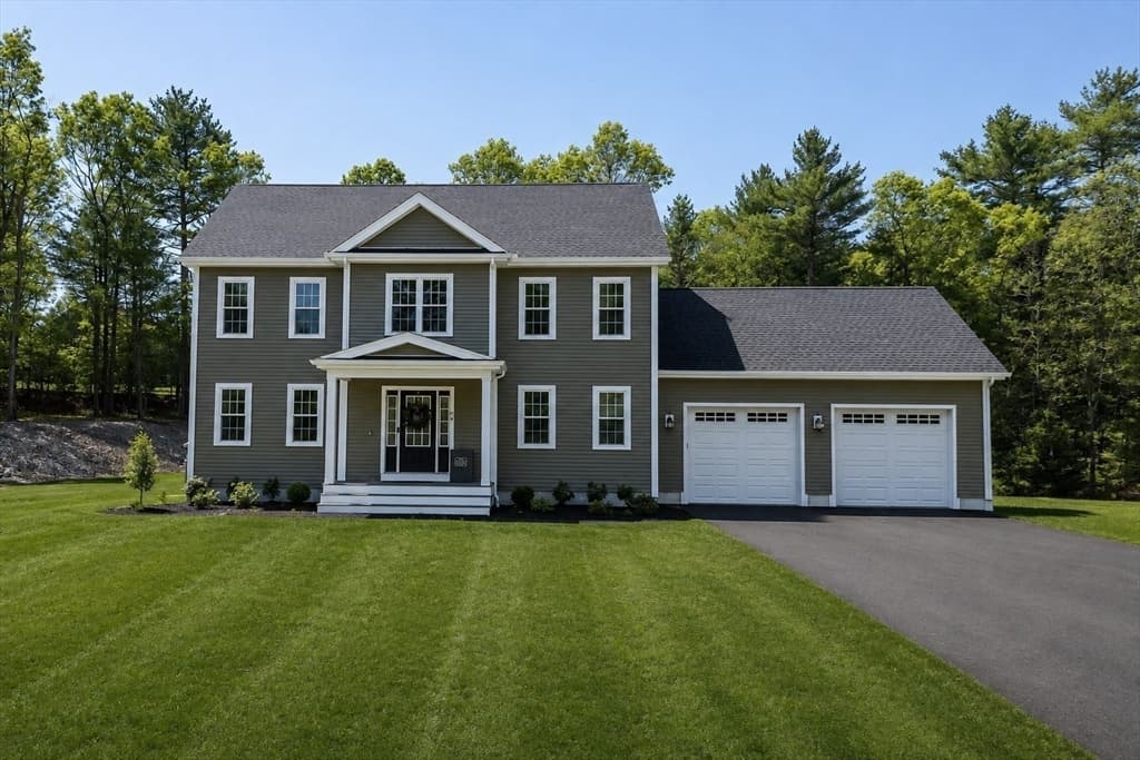 90 Howland Rd, Lakeville MA 02347