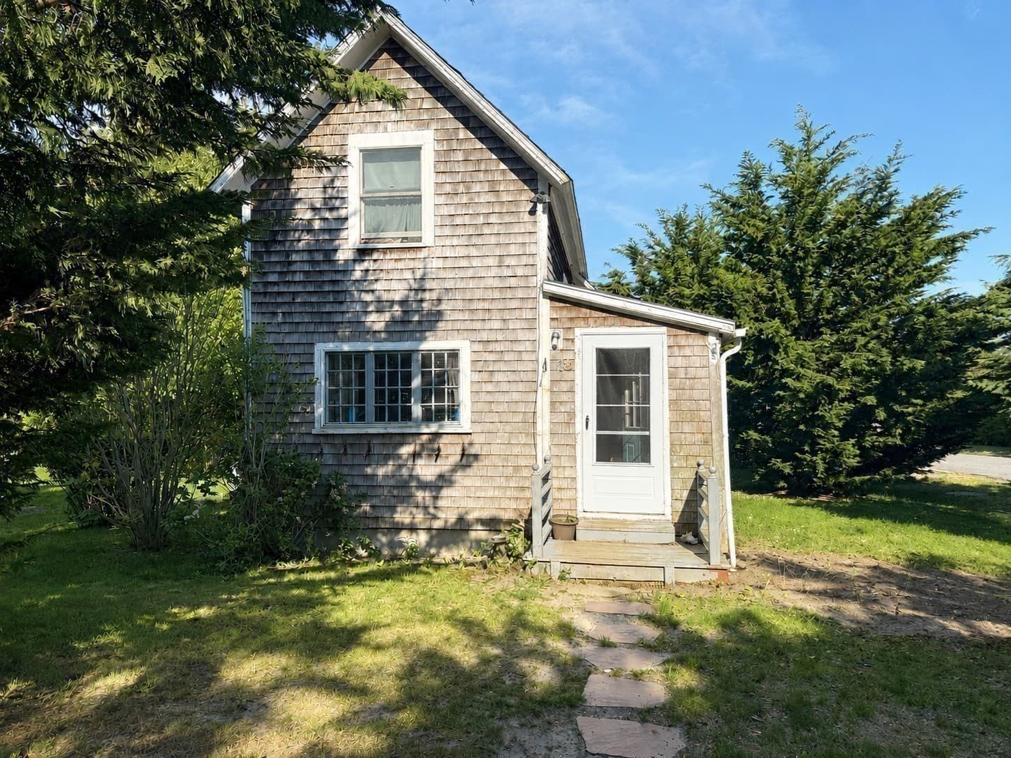 Single Family Residence at 19 Perkins Avenue, Oak Bluffs MA 02557, photo 2 of 14