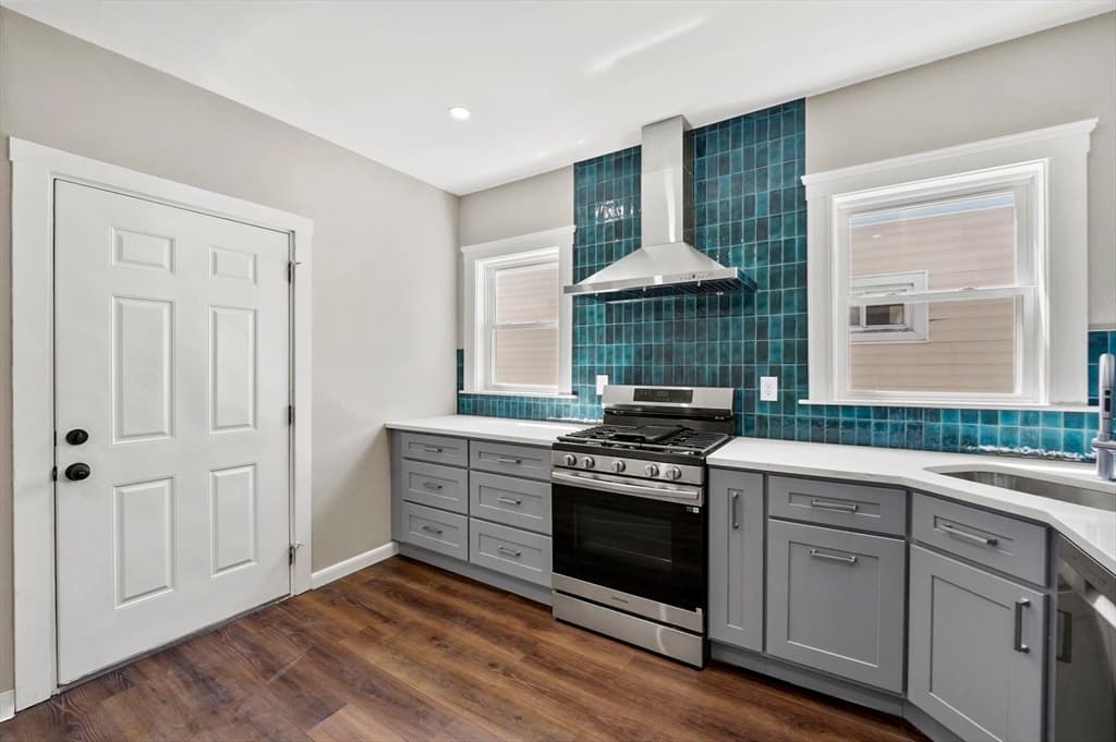 Condominium at 18 Lyon # 3, Boston MA 02122, photo 5 of 22