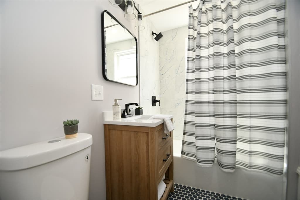 Condominium at 18 Lyon # 3, Boston MA 02122, photo 14 of 22