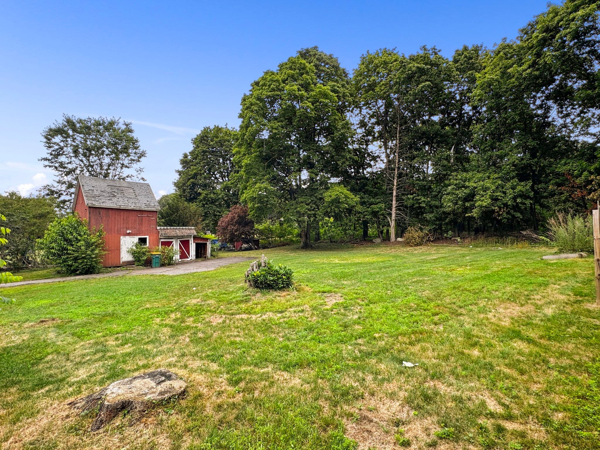 Single Family Residence at 19 Mendon Rd, North Attleboro MA 02760, photo 8 of 21