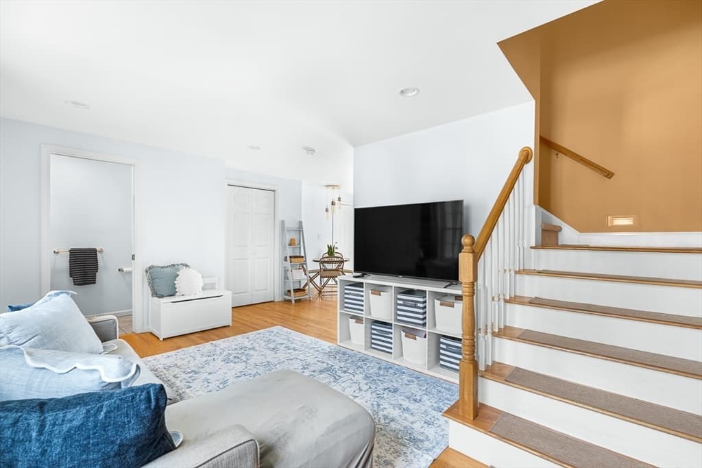 Single Family Residence at 25 Gordon Road, Lynn MA 01904, photo 6 of 36