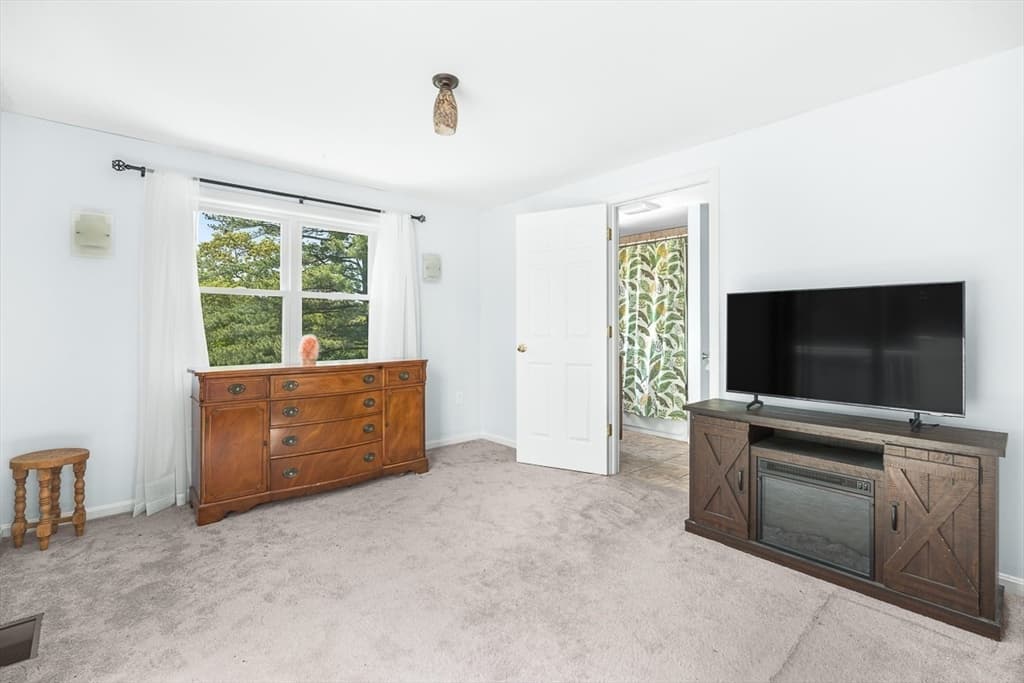 Single Family Residence at 25 Gordon Road, Lynn MA 01904, photo 16 of 36