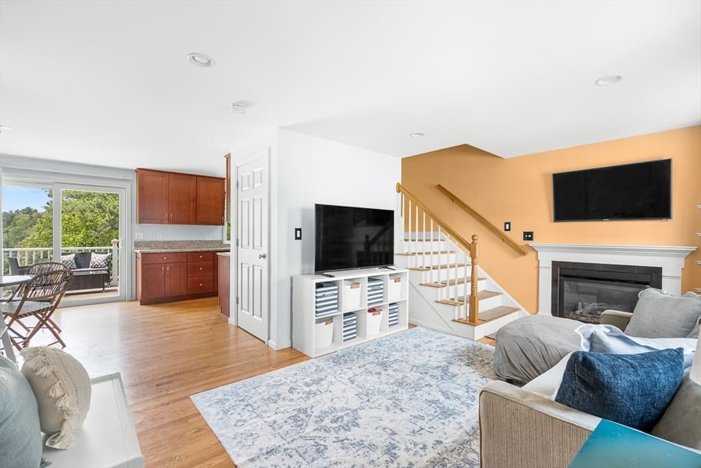 Single Family Residence at 25 Gordon Road, Lynn MA 01904, photo 3 of 36