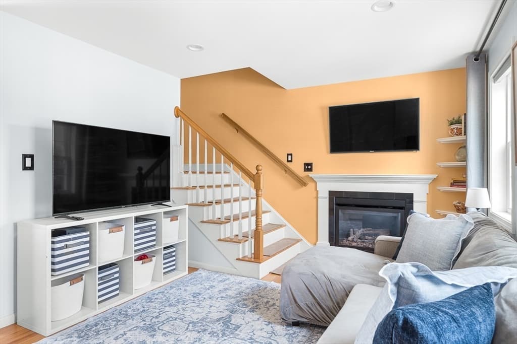 Single Family Residence at 25 Gordon Road, Lynn MA 01904, photo 5 of 36