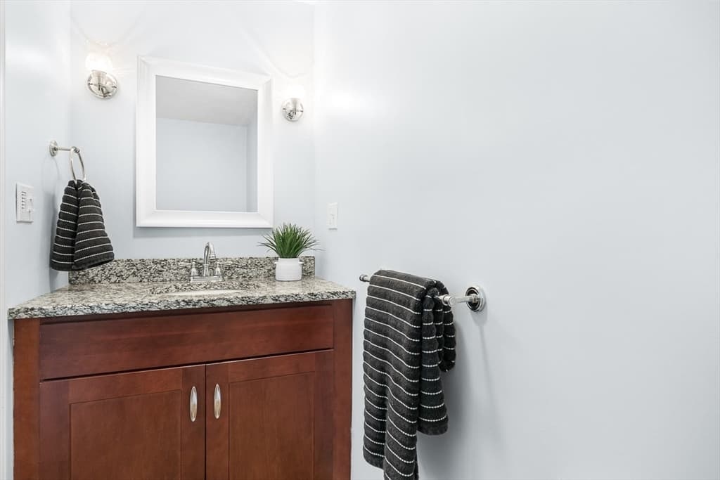 Single Family Residence at 25 Gordon Road, Lynn MA 01904, photo 11 of 36