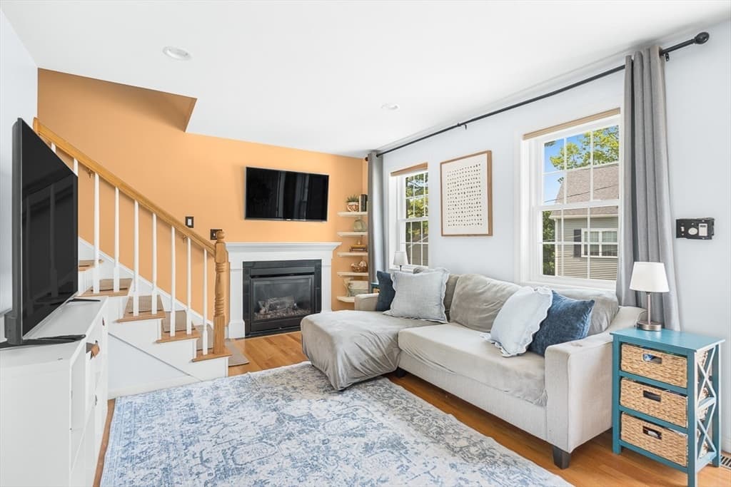 Single Family Residence at 25 Gordon Road, Lynn MA 01904, photo 4 of 36