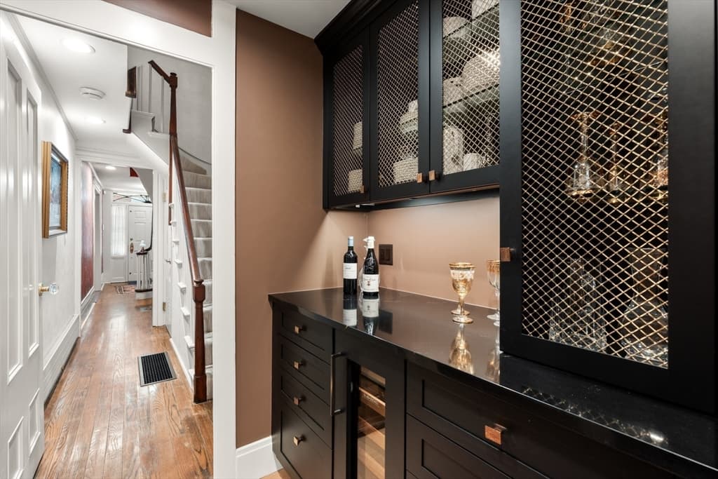 Single Family Residence at 13 West Cedar St, Boston MA 02108, photo 16 of 41