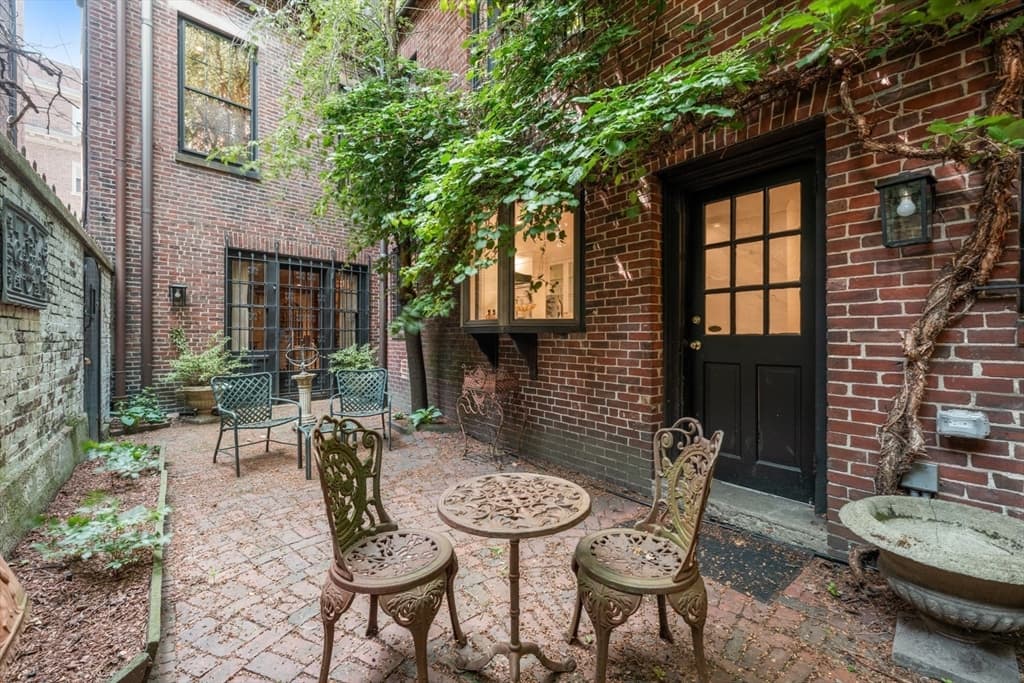Single Family Residence at 13 West Cedar St, Boston MA 02108, photo 22 of 41