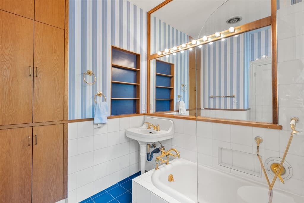Single Family Residence at 13 West Cedar St, Boston MA 02108, photo 36 of 41