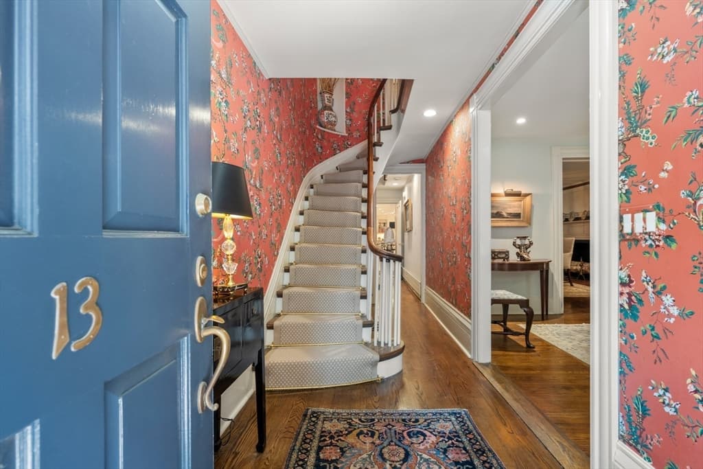 13 West Cedar St, Boston MA 02108