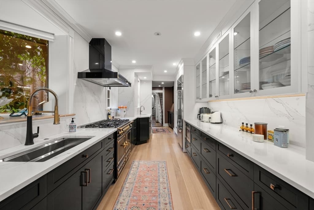Single Family Residence at 13 West Cedar St, Boston MA 02108, photo 20 of 41