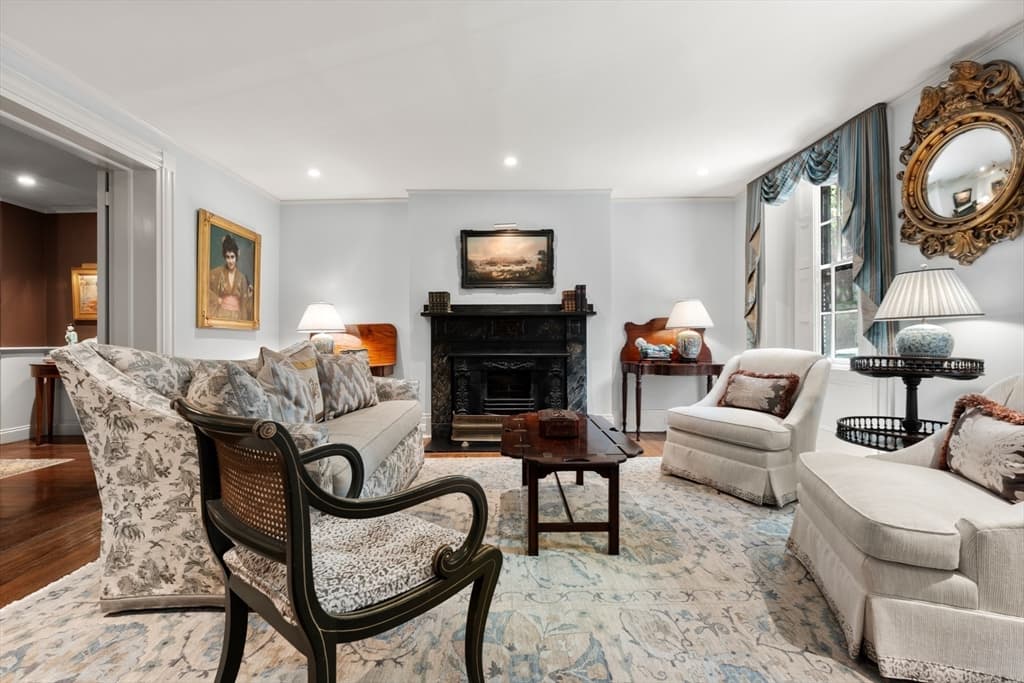 Single Family Residence at 13 West Cedar St, Boston MA 02108, photo 9 of 41