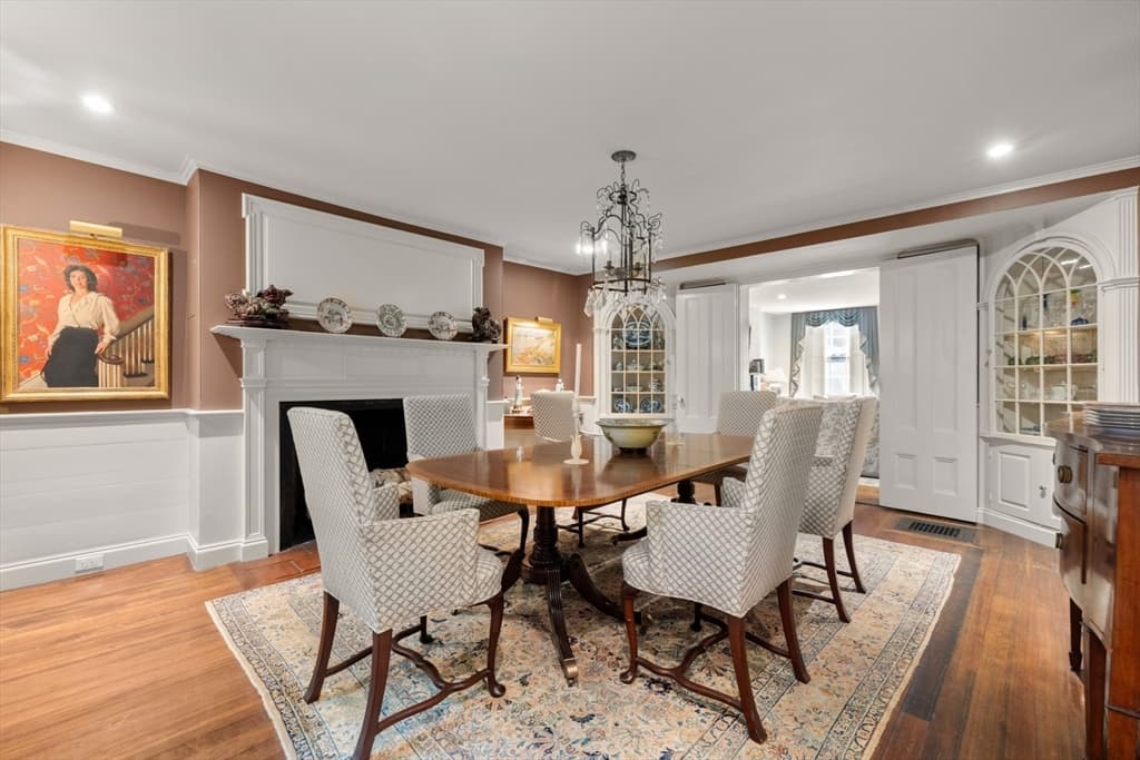 Single Family Residence at 13 West Cedar St, Boston MA 02108, photo 14 of 41