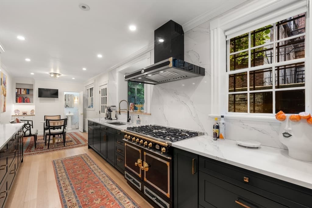 Single Family Residence at 13 West Cedar St, Boston MA 02108, photo 18 of 41