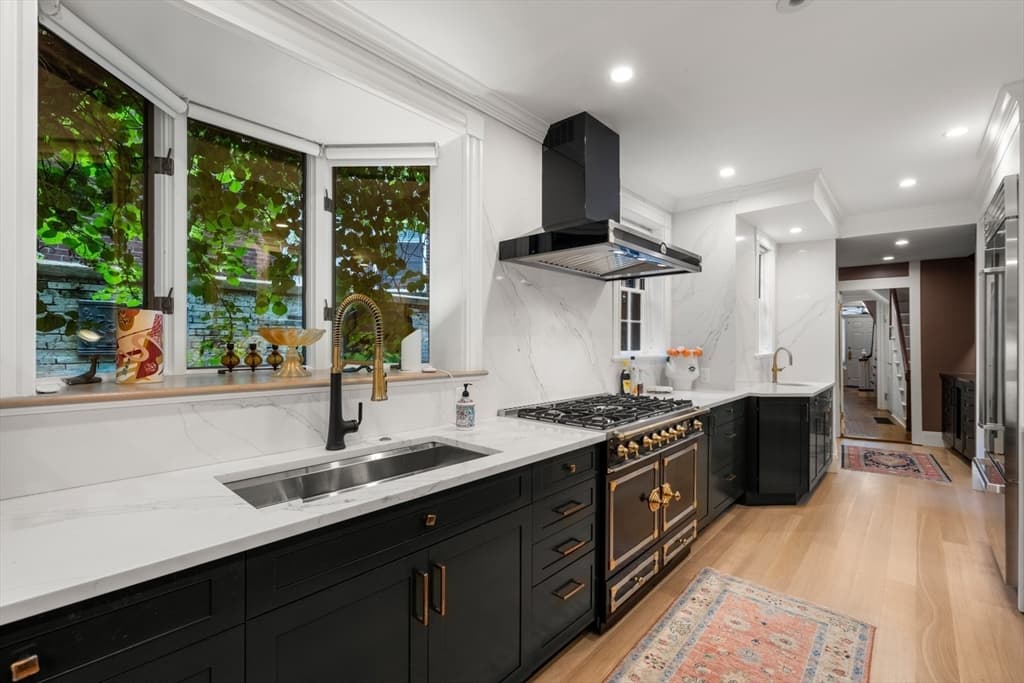 Single Family Residence at 13 West Cedar St, Boston MA 02108, photo 19 of 41