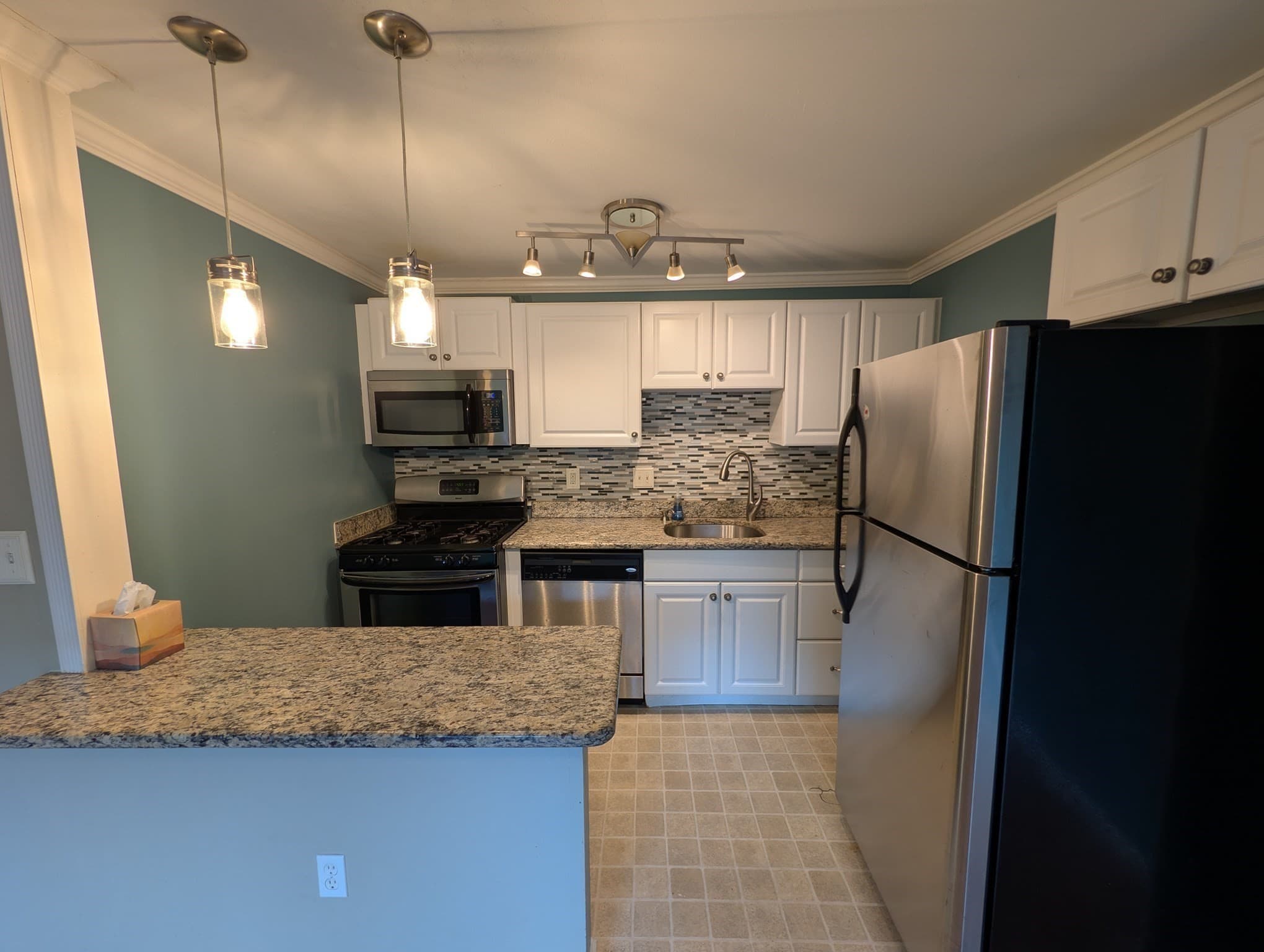 Condominium at 233 Meeting House Path # 233, Ashland MA 01721, Ashland, photo 8 of 33