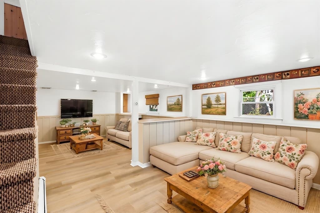33 Quincy St, Holbrook MA 02343 photo 6