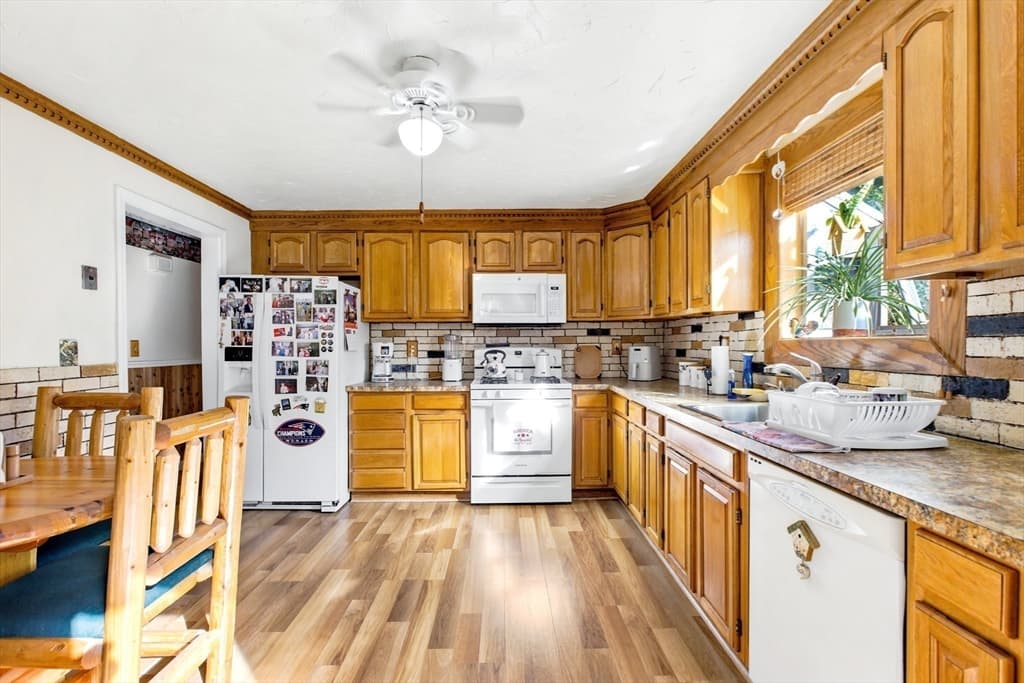 33 Quincy St, Holbrook MA 02343 photo 24
