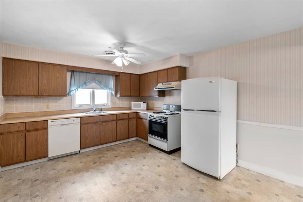 Condominium at 70 North Court # f, Fall River MA 02720, Fall River, photo 6 of 20
