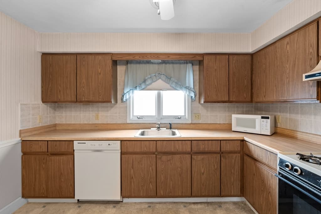 Condominium at 70 North Court # f, Fall River MA 02720, Fall River, photo 7 of 20