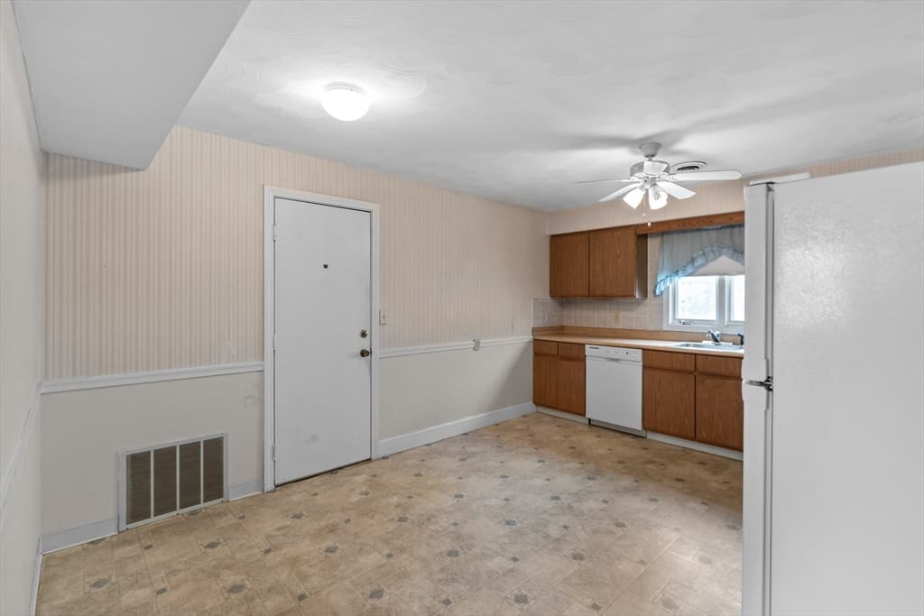 Condominium at 70 North Court # f, Fall River MA 02720, Fall River, photo 5 of 20