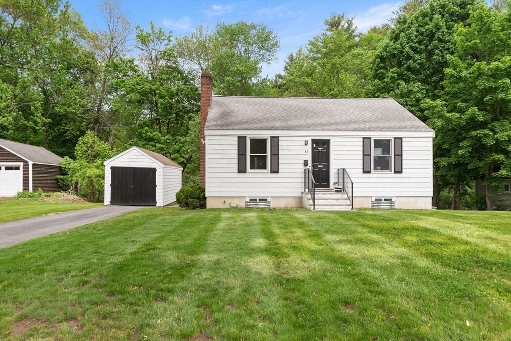 Single Family Residence at 84 Crest Rd, Lynnfield MA 01940, Lynnfield, photo 2 of 11