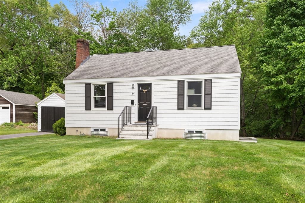 Single Family Residence at 84 Crest Rd, Lynnfield MA 01940, Lynnfield, photo 3 of 11