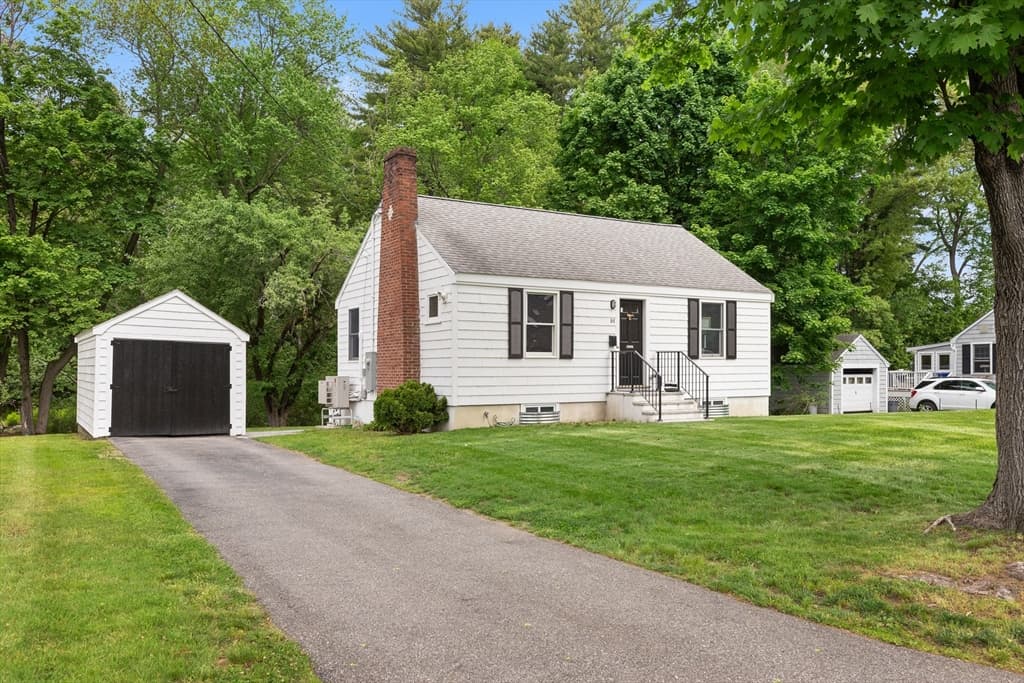 84 Crest Rd, Lynnfield MA 01940