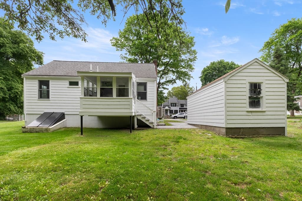 Single Family Residence at 84 Crest Rd, Lynnfield MA 01940, Lynnfield, photo 5 of 11