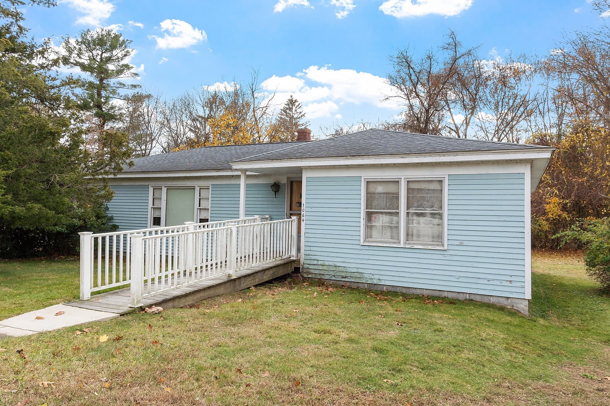 1064 Lakeview Ave, Dracut MA 01826